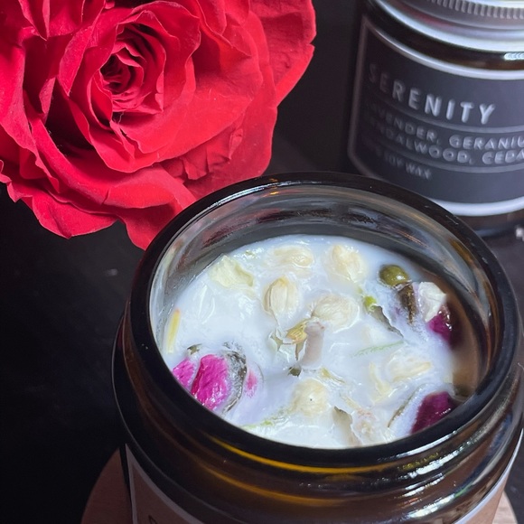 NWOT 🕯Homemade Serenity 100% Soy Wax Candle with dried botanicals - Picture 1 of 2